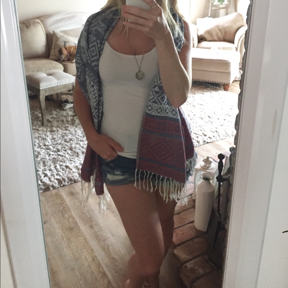Tilly’s scarf poncho - Picture 5 of 5